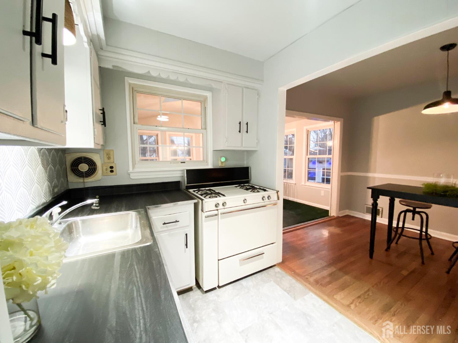 14 Pine Street Edison, NJ 08817 - Photo 13 of 30