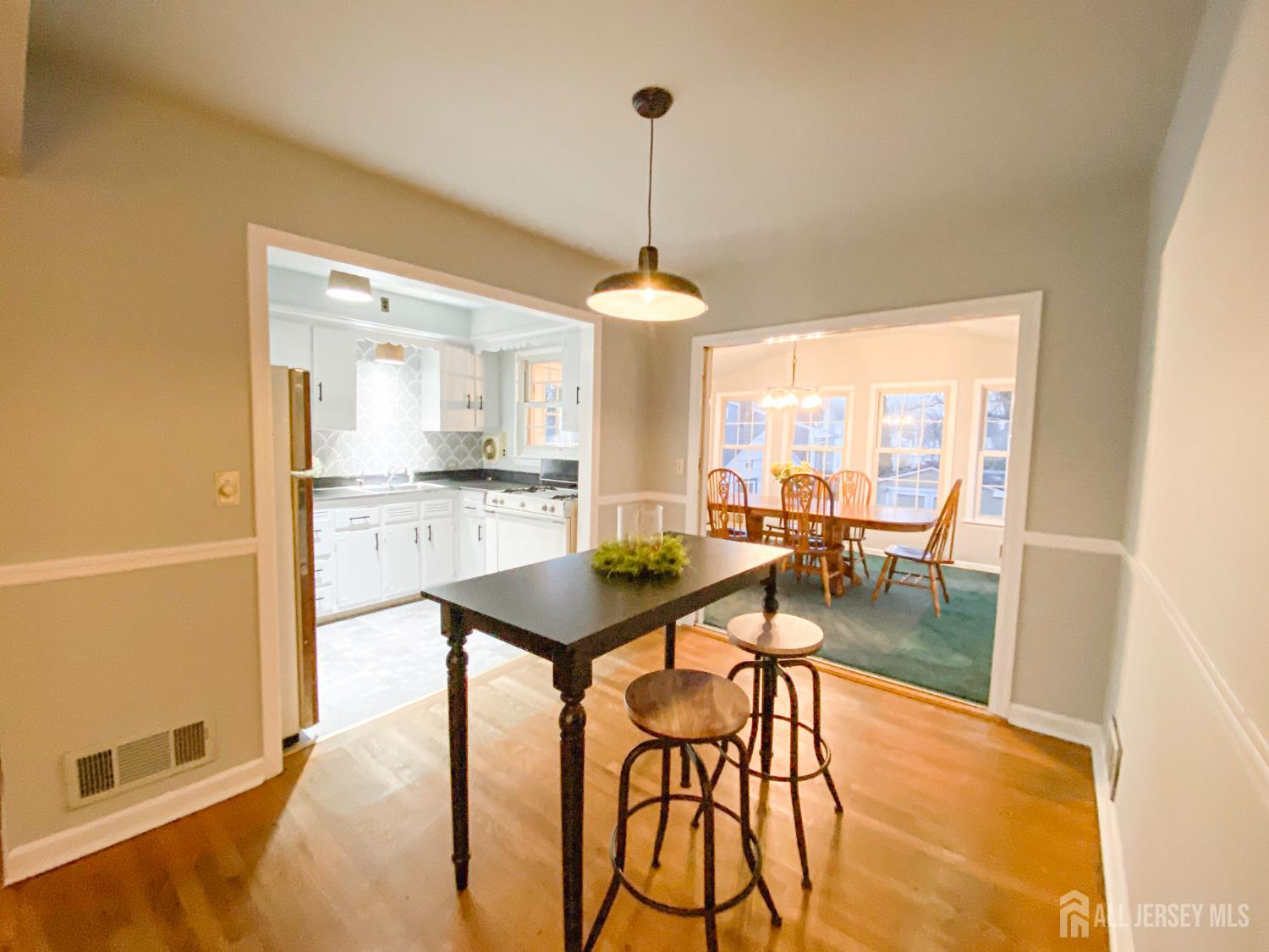 14 Pine Street Edison, NJ 08817 - Photo 10 of 30