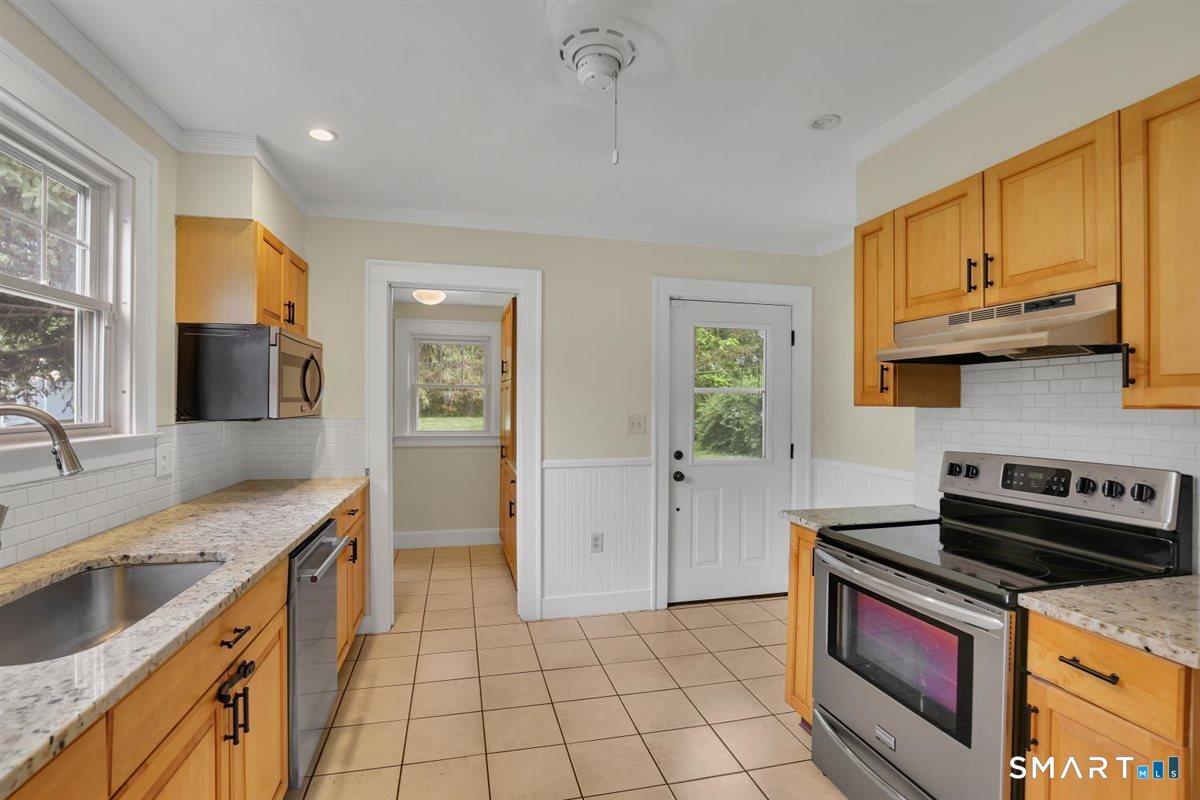 32 Maple Street Middlefield, CT 06481 - Photo 6 of 21