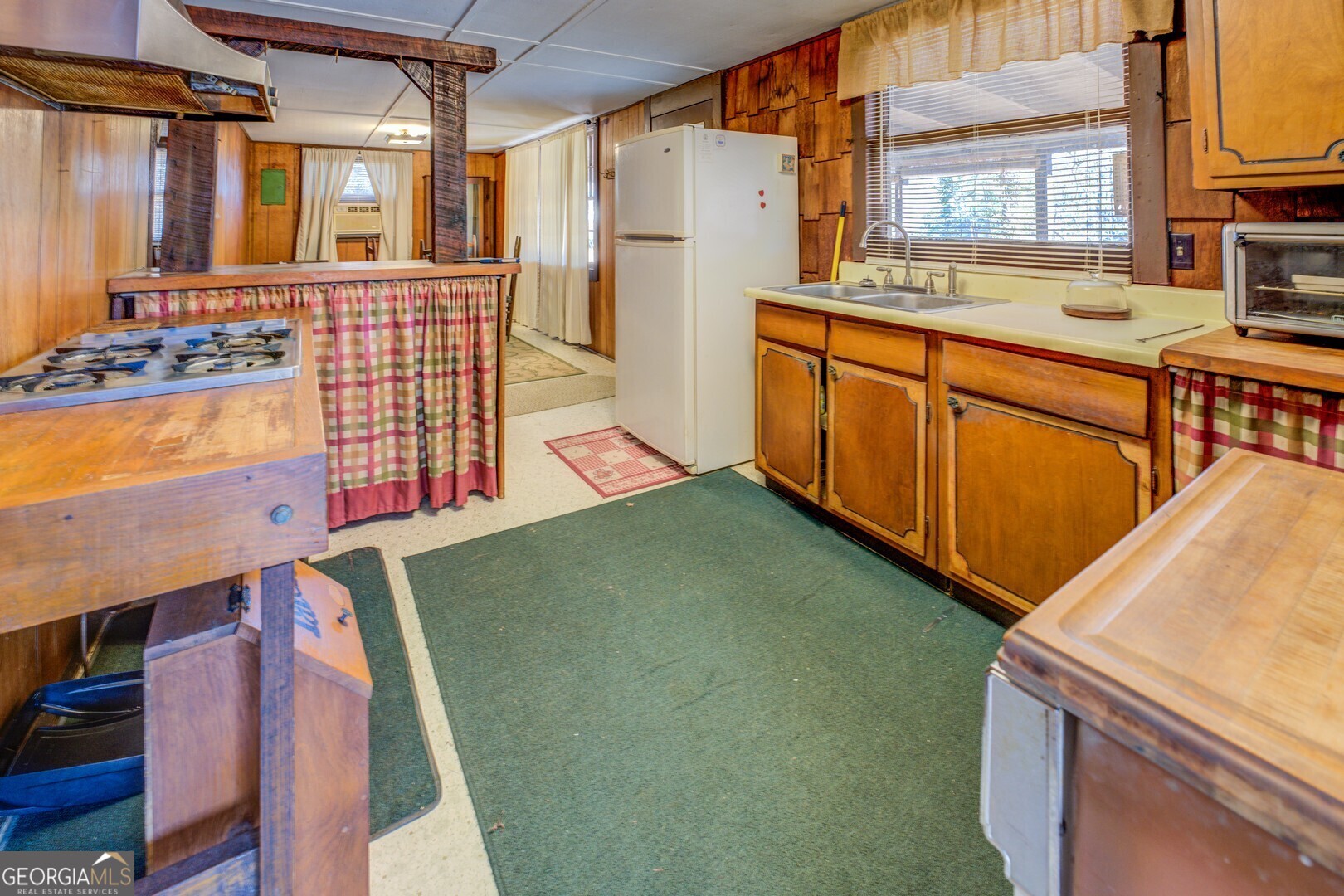 126 Shannon Way Jackson, GA 30233 - Photo 28 of 36 a view of front door