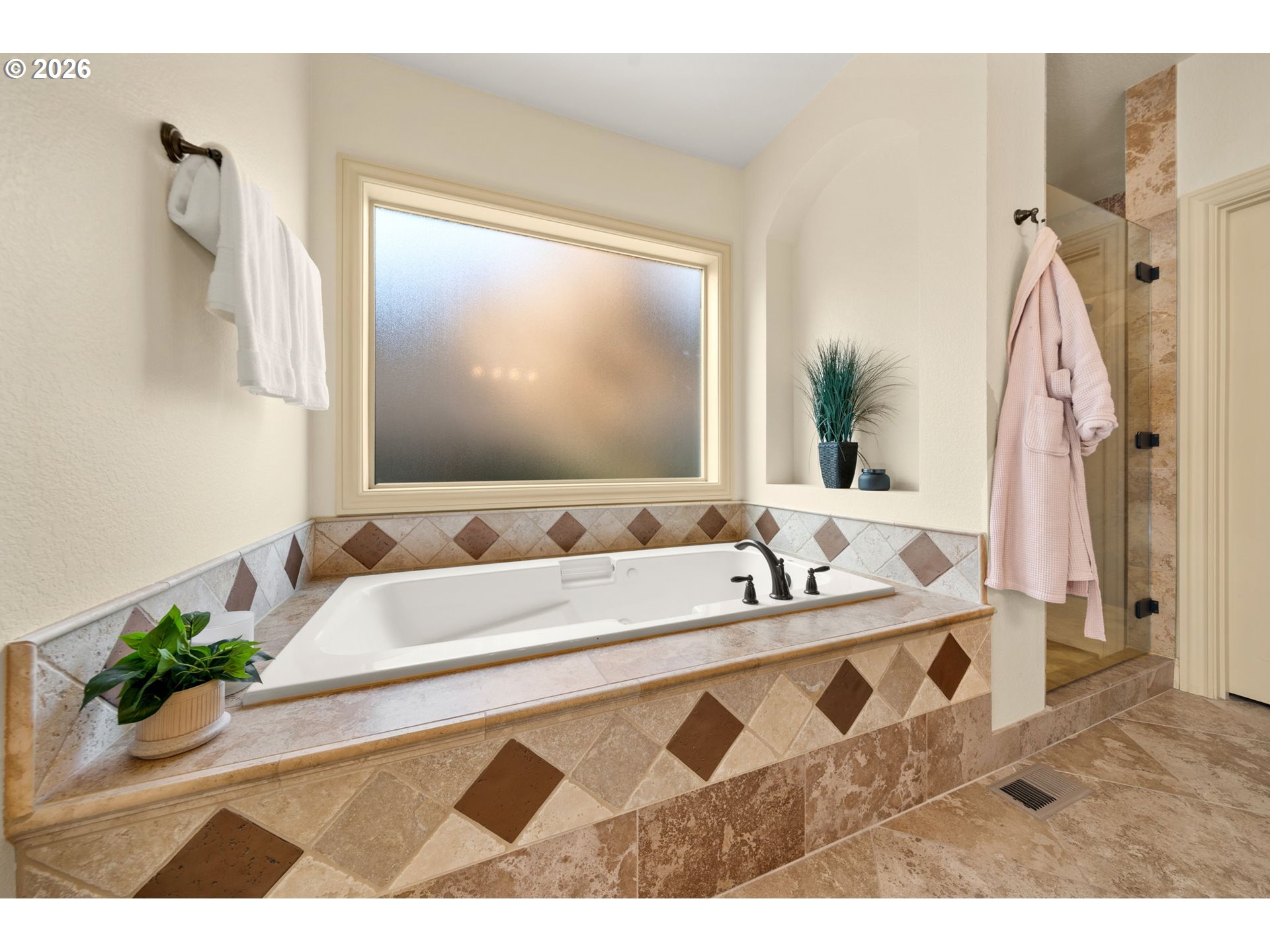 1406 Northwest 44th Avenue Camas, WA 98607 - Photo 30 of 48 a bathroom with a tub sink and mirror