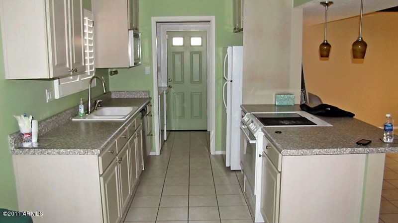 2838 East Cochise Road Phoenix, AZ 85028 - Photo 3 of 20 Kitchen 1