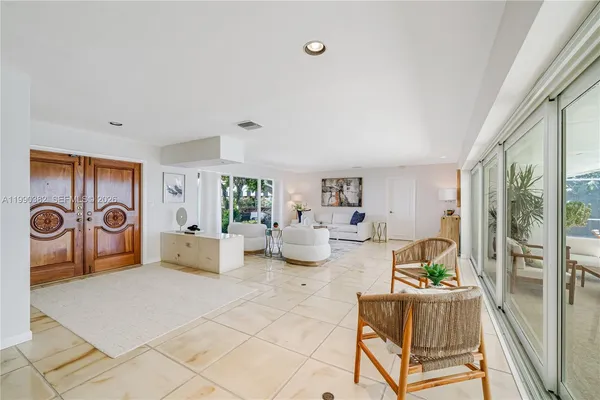 $16,800,000 | 640 South Mashta Drive, Key Biscayne, FL 33149