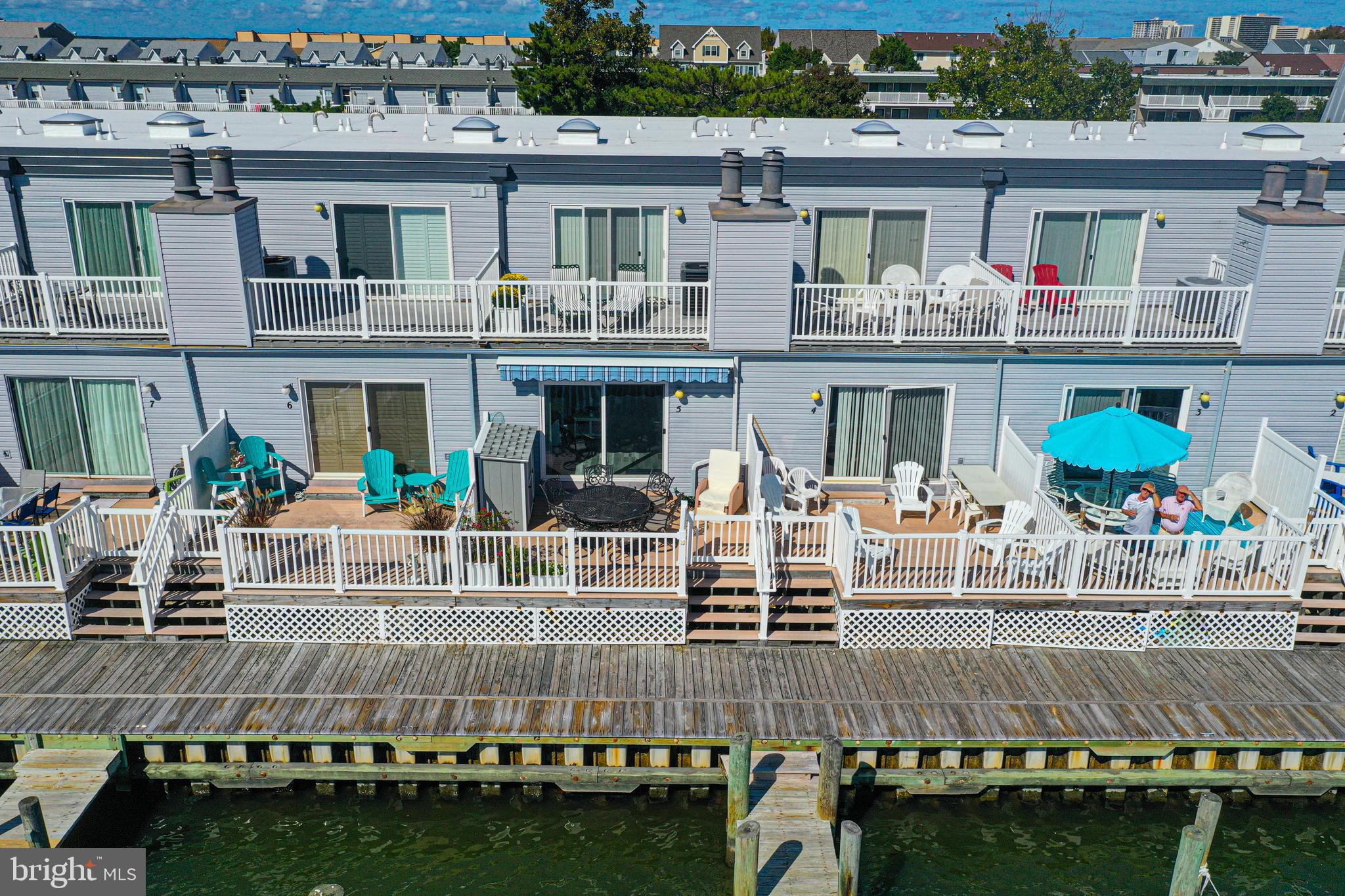 Retractable Awning Lower Deck