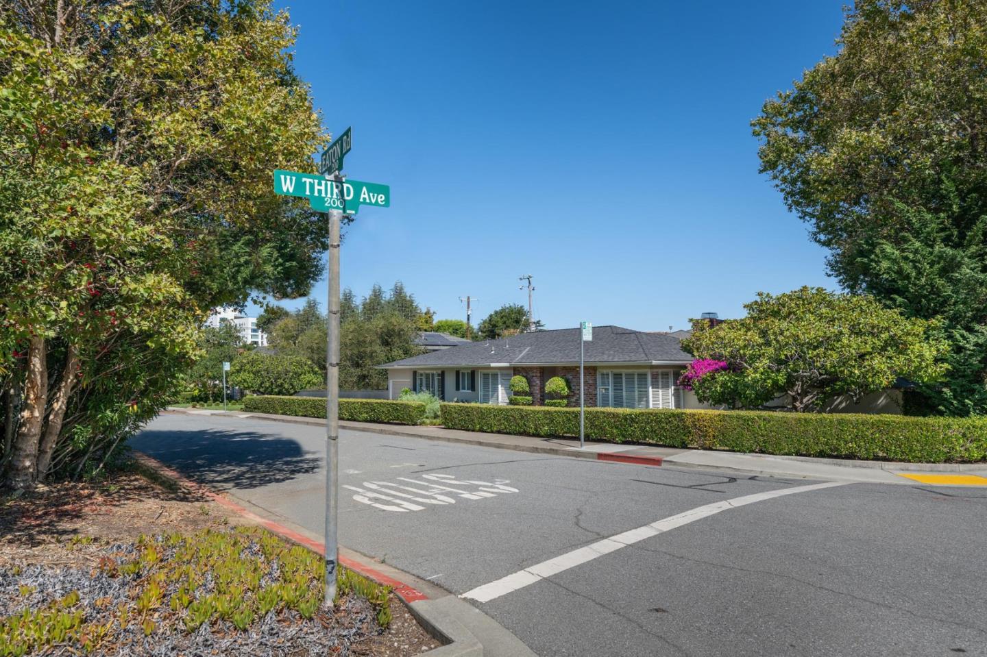 267 Eaton Road San Mateo, CA 94402 - Photo 2 of 34 Gallery Image 2