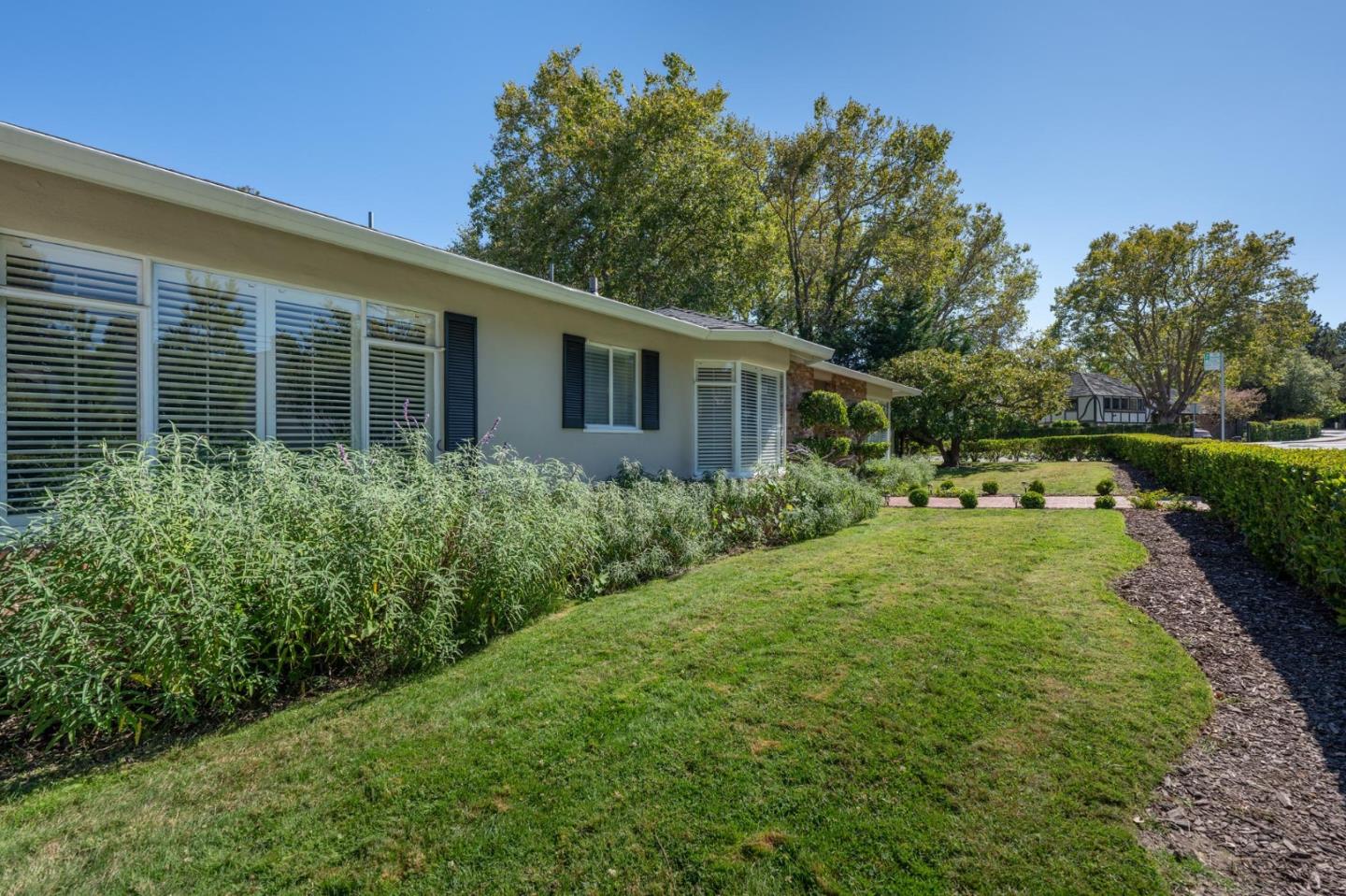 267 Eaton Road San Mateo, CA 94402 - Photo 7 of 34 Gallery Image 7