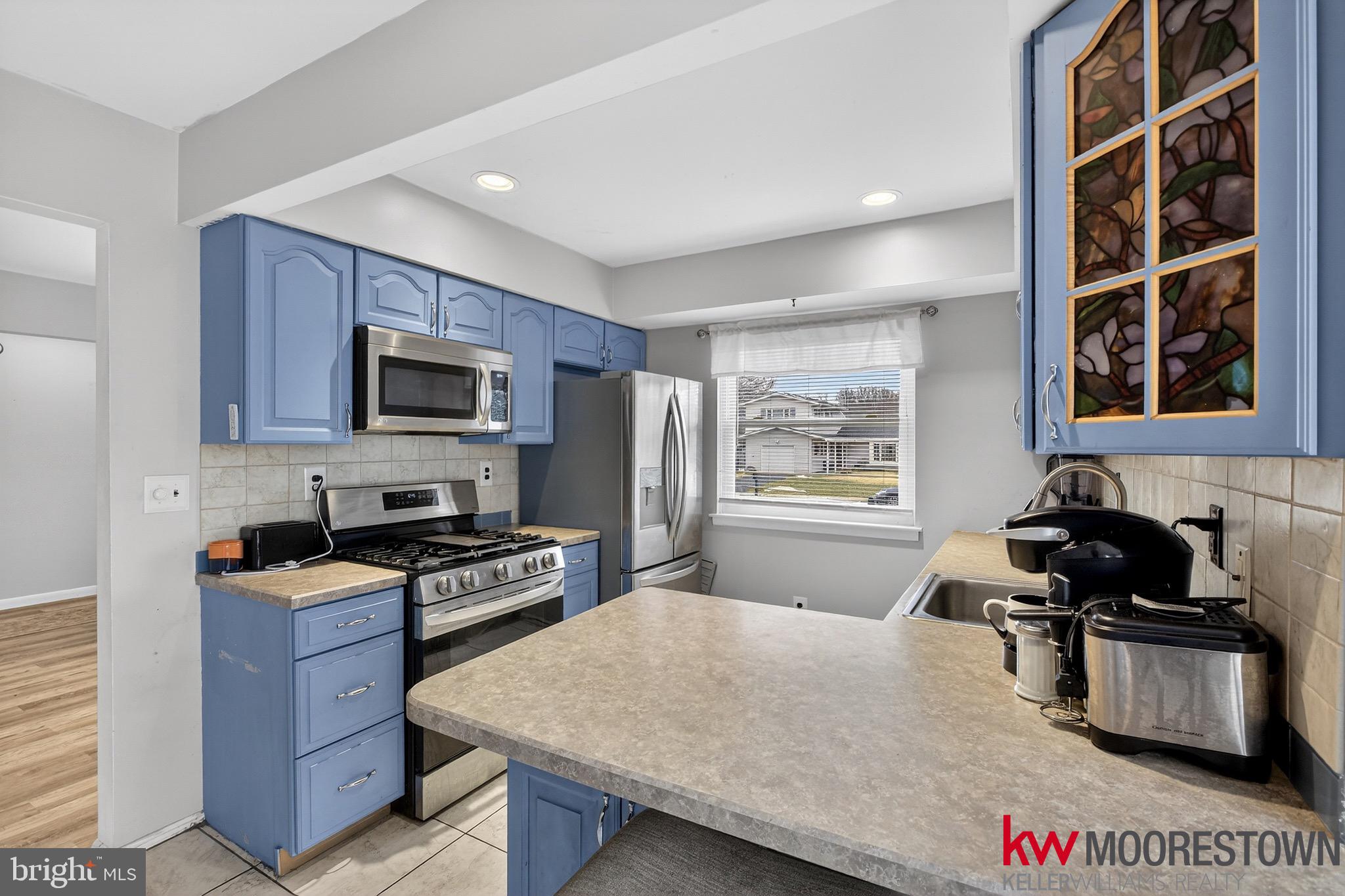 19 Nottingham Way Eastampton, NJ 08060 - Photo 11 of 44 a kitchen with a appliances and cabinets