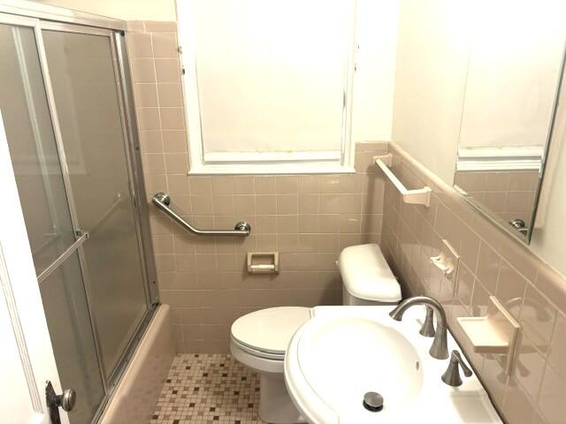 44 Southwest 5th Street Dania Beach, FL 33004 - Photo 26 of 37 nw44bath1
