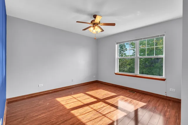 $289,900 | 2820 Glacier Way, Unit B, Wauconda, IL 60084