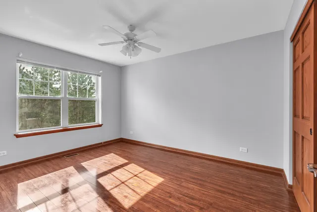 $289,900 | 2820 Glacier Way, Unit B, Wauconda, IL 60084