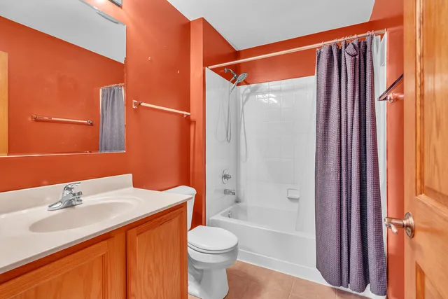 $289,900 | 2820 Glacier Way, Unit B, Wauconda, IL 60084