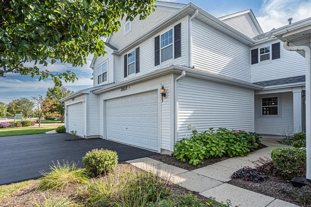 $289,900 | 2820 Glacier Way, Unit B, Wauconda, IL 60084