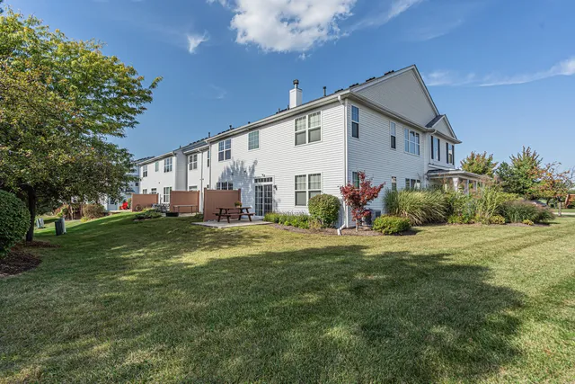 $289,900 | 2820 Glacier Way, Unit B, Wauconda, IL 60084