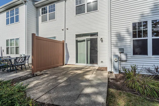 $289,900 | 2820 Glacier Way, Unit B, Wauconda, IL 60084