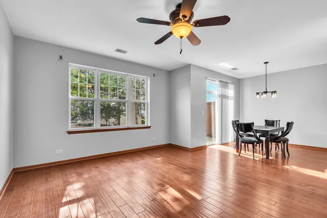 $289,900 | 2820 Glacier Way, Unit B, Wauconda, IL 60084