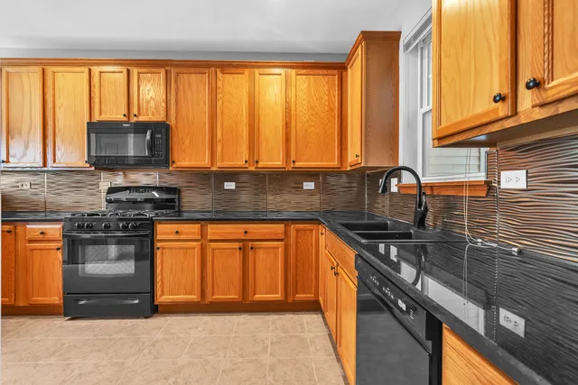 $289,900 | 2820 Glacier Way, Unit B, Wauconda, IL 60084