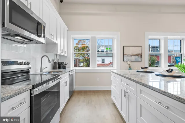 a view of entryway with a hall