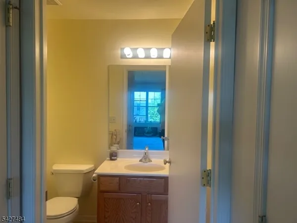 $249,500 | 832 Honeybrook Circle, Stewartsville, NJ 08886