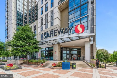 a view of a pathway both side of building