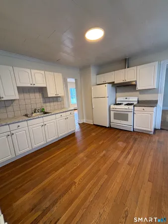 $2,600 | 2395 East Main Street, Bridgeport, CT 06610