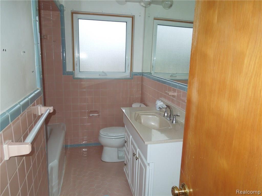 17543 Ramsgate Drive Lathrup Village, MI 48076 - Photo 15 of 22