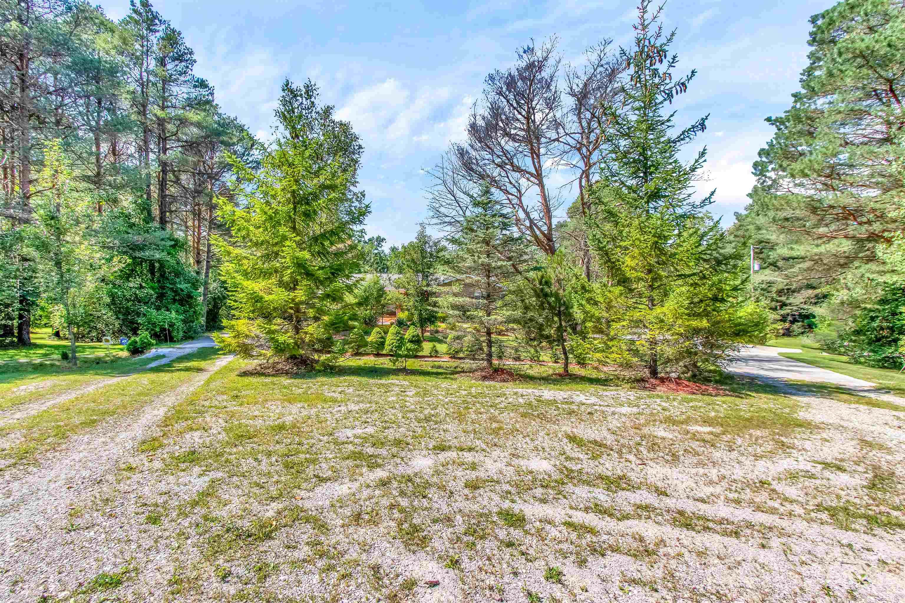 801 Townsend Road Leonard, MI 48367 - Photo 5 of 54 50088558-4.JPG