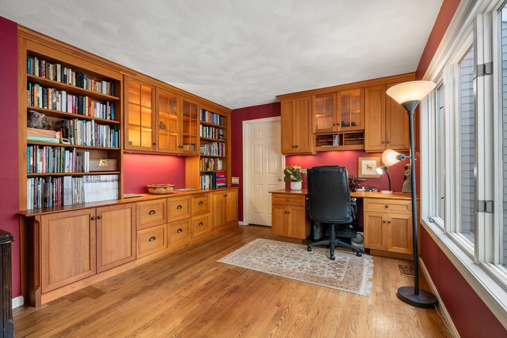 18 Fox Run Road Sudbury, MA 01776 - Photo 14 of 41 a room with furniture and a dresser