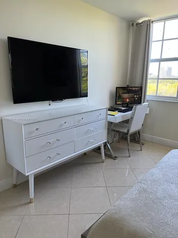 $5,000 | 19901 East Country Club Drive, Unit 2505, Aventura, FL 33180