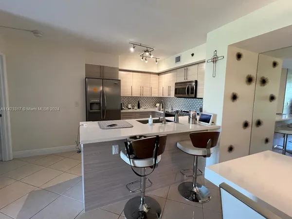 $6,500 | 19901 East Country Club Drive, Unit 2505, Aventura, FL 33180