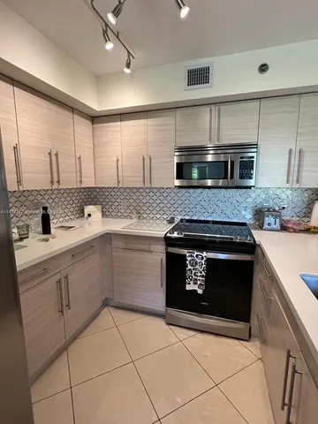 $5,000 | 19901 East Country Club Drive, Unit 2505, Aventura, FL 33180