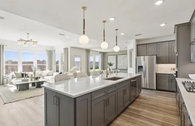 a large kitchen with kitchen island a large island in it