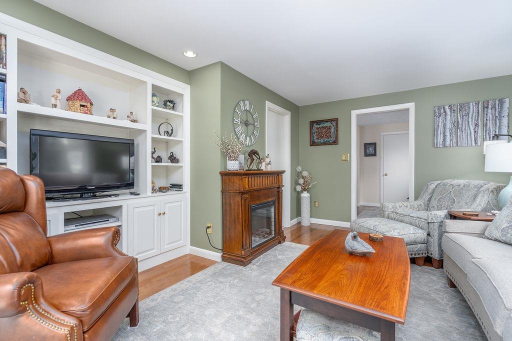 27 Hampshire Avenue Rochester, NH 03867 - Photo 12 of 44