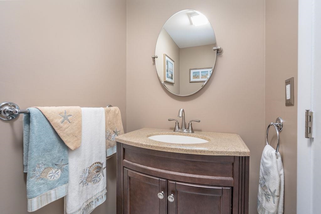 27 Hampshire Avenue Rochester, NH 03867 - Photo 15 of 44