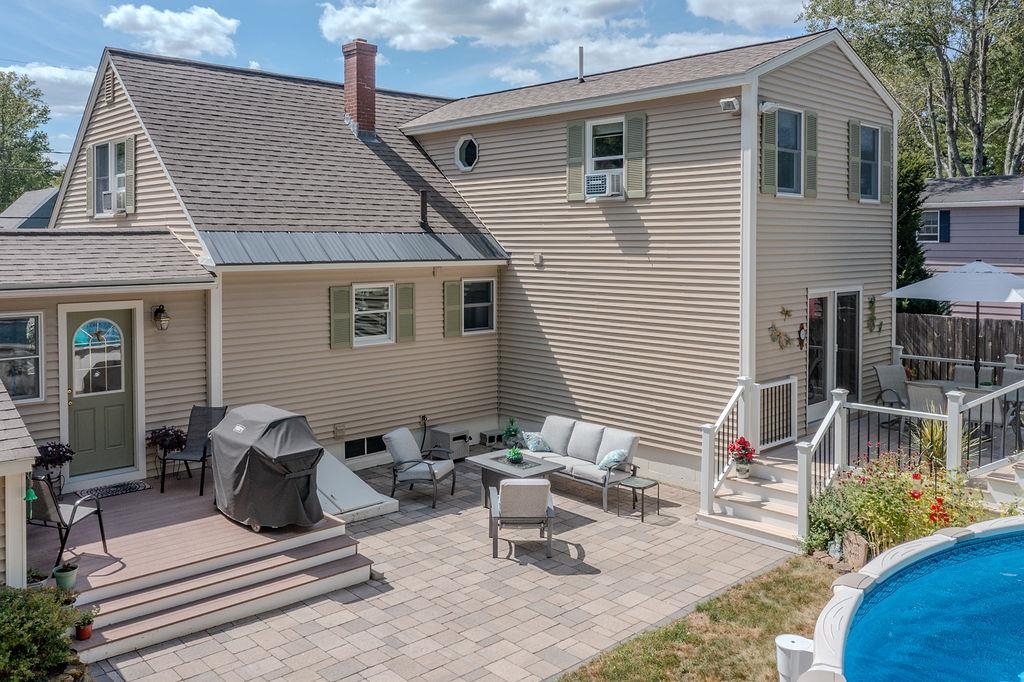 27 Hampshire Avenue Rochester, NH 03867 - Photo 2 of 44