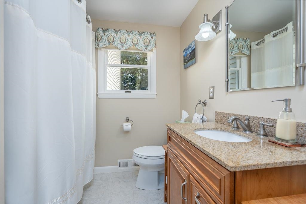 27 Hampshire Avenue Rochester, NH 03867 - Photo 23 of 44