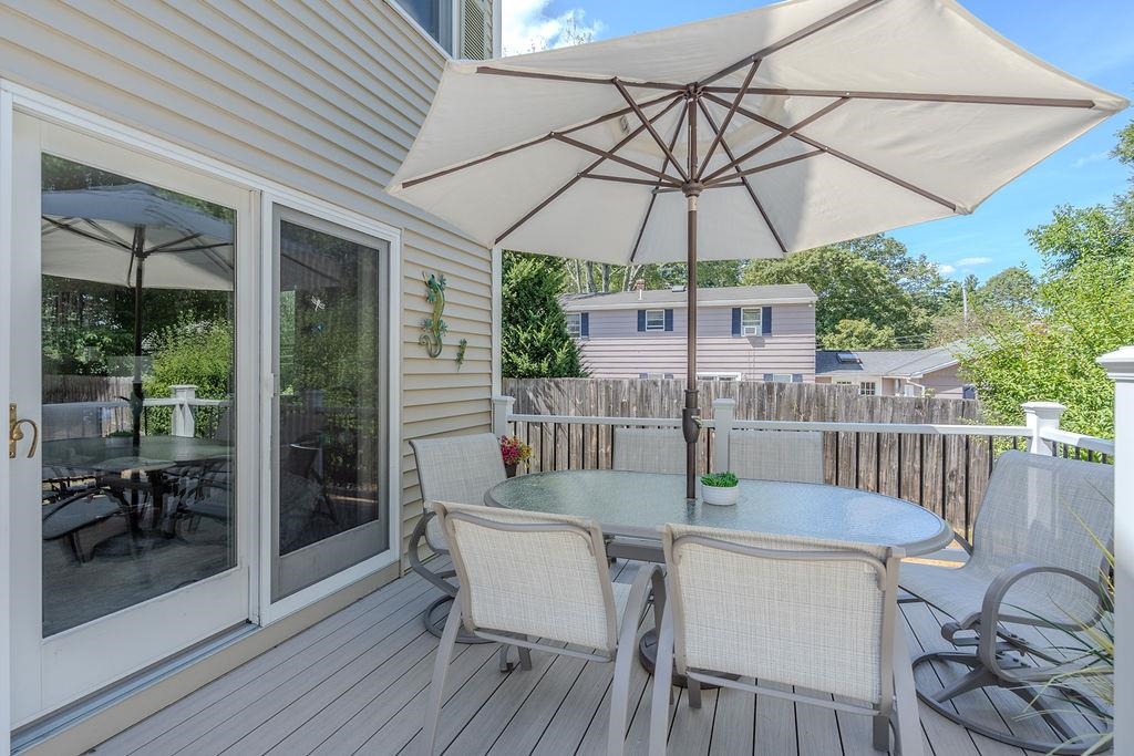 27 Hampshire Avenue Rochester, NH 03867 - Photo 3 of 44