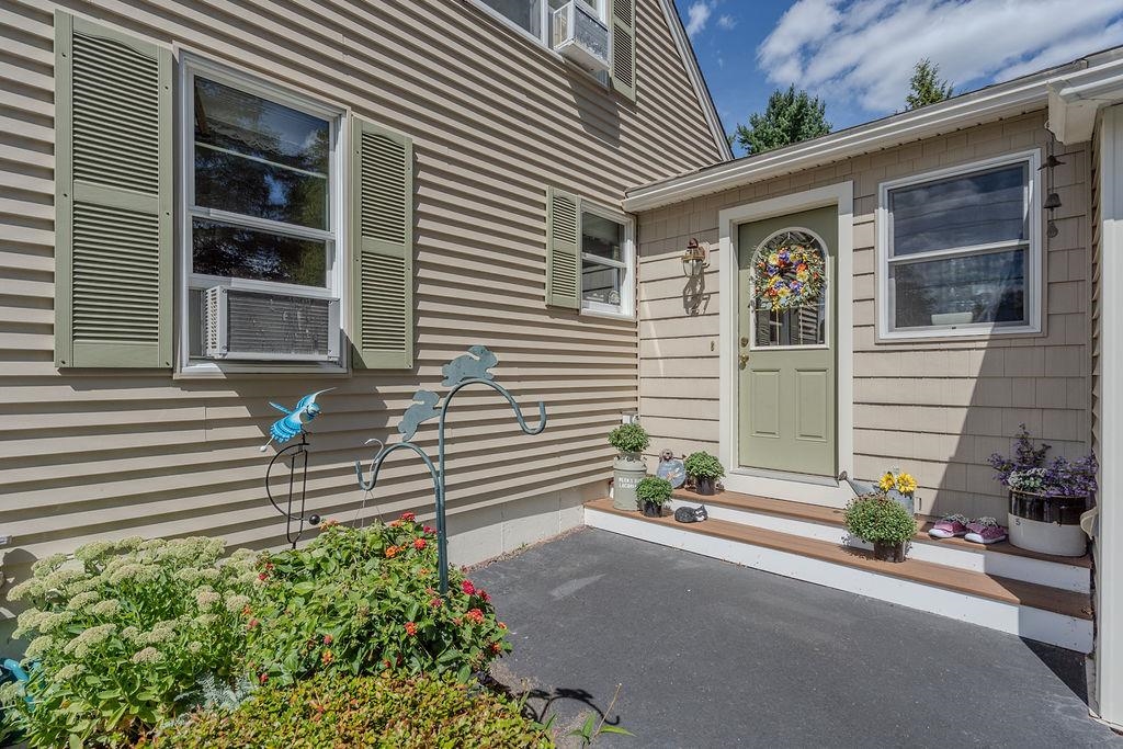 27 Hampshire Avenue Rochester, NH 03867 - Photo 33 of 44