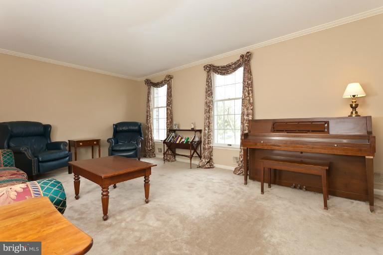 10836 Sandringham Road Cockeysville, MD 21030 - Photo 1 of 30 Living Room