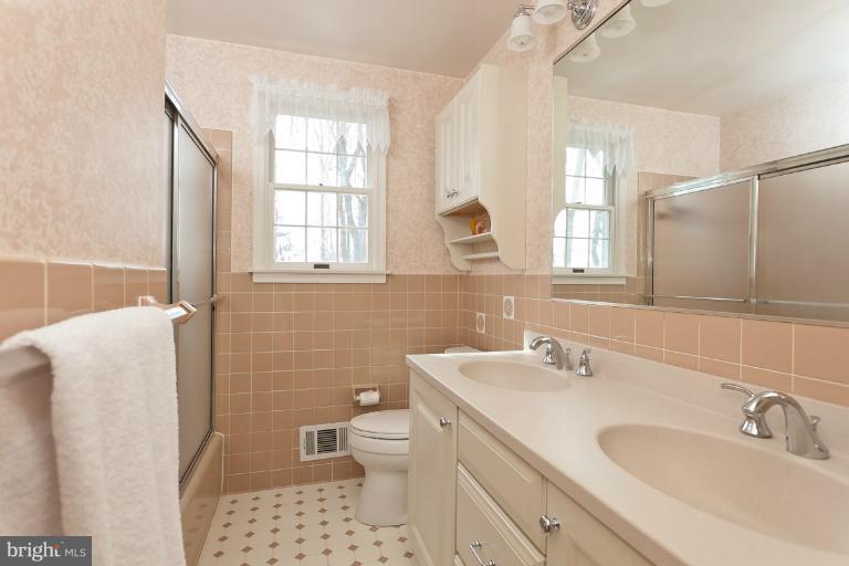 10836 Sandringham Road Cockeysville, MD 21030 - Photo 18 of 30 Bath