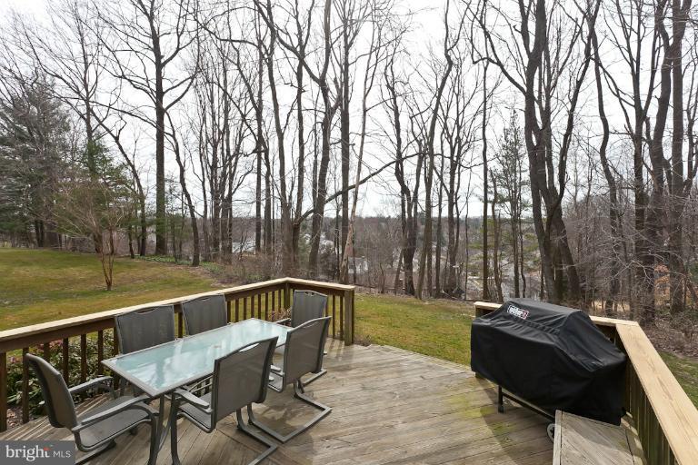 10836 Sandringham Road Cockeysville, MD 21030 - Photo 6 of 30 Exterior (Rear)