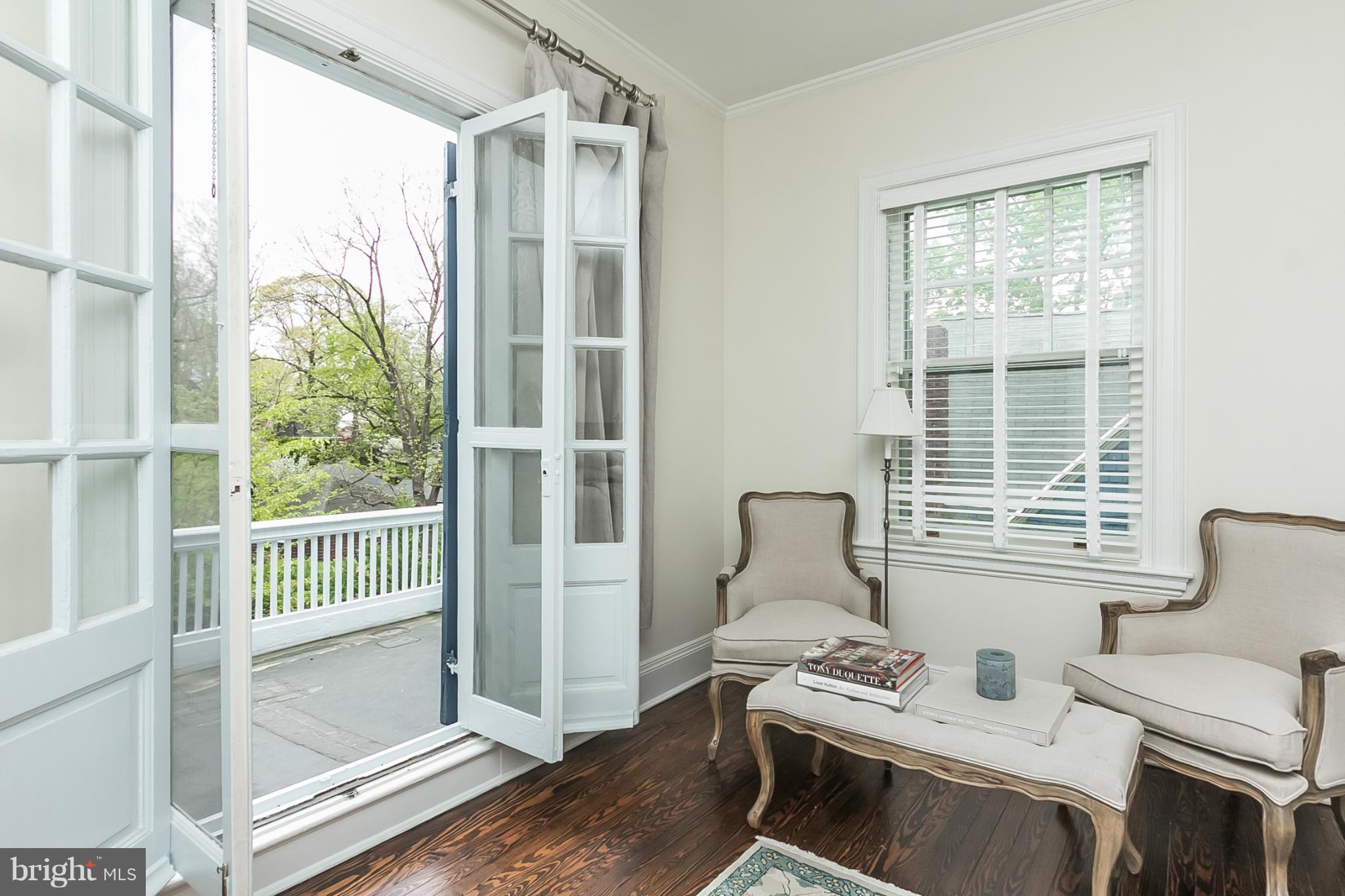 302 Club Road Baltimore, MD 21210 - Photo 12 of 28 a room with furniture and windows