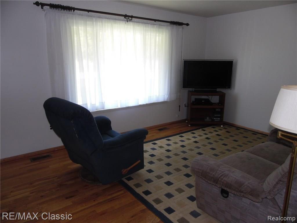 23386 Meadowbrook Road Novi, MI 48375 - Photo 7 of 15 SAM_0389.JPG