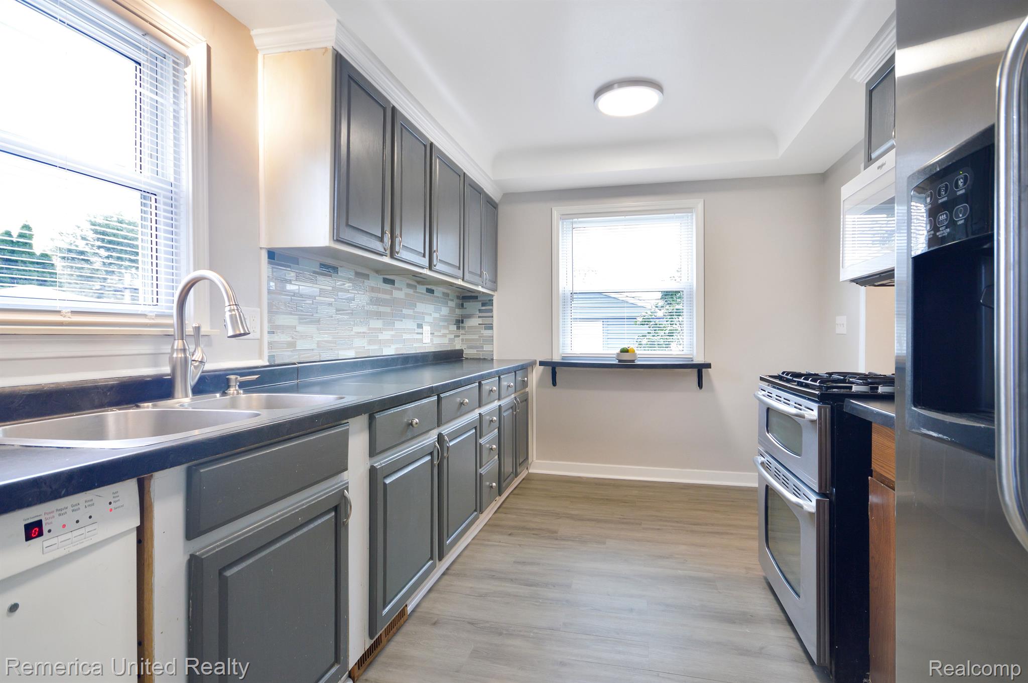 9650 Farmington Road Livonia, MI 48150 - Photo 8 of 15 Includes appliances