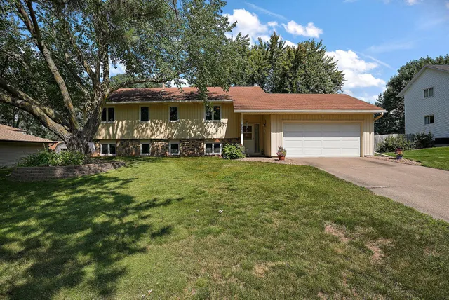 $439,900 | 2834 Wildcrest Lane, Stillwater, MN 55082