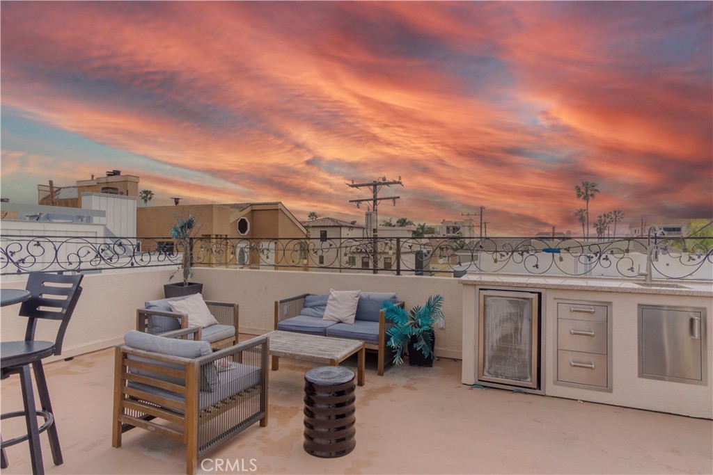 62 62nd Place Long Beach, CA 90803 - Photo 2 of 55 a view of a terrace with furniture