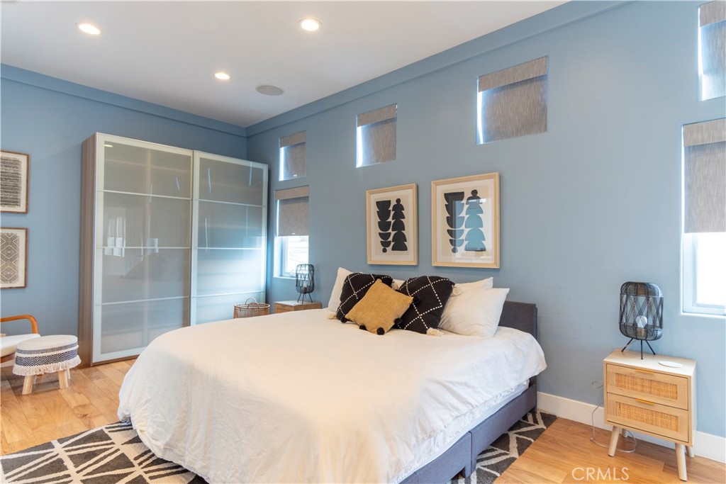 62 62nd Place Long Beach, CA 90803 - Photo 22 of 55 a bedroom with a bed and wooden floor