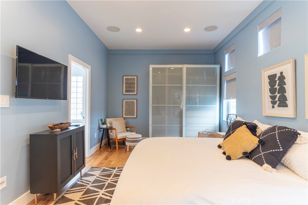 62 62nd Place Long Beach, CA 90803 - Photo 23 of 55 a bedroom with a bed and wooden floor