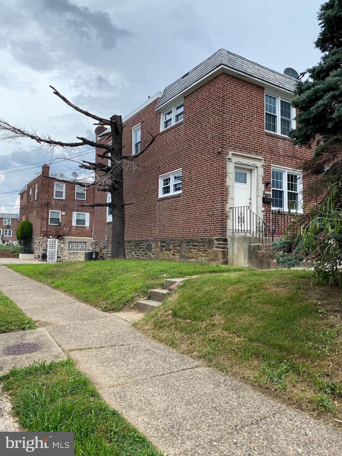 1385 Pennington Road Philadelphia, PA 19151 - Photo 2 of 23 Front Left of Property