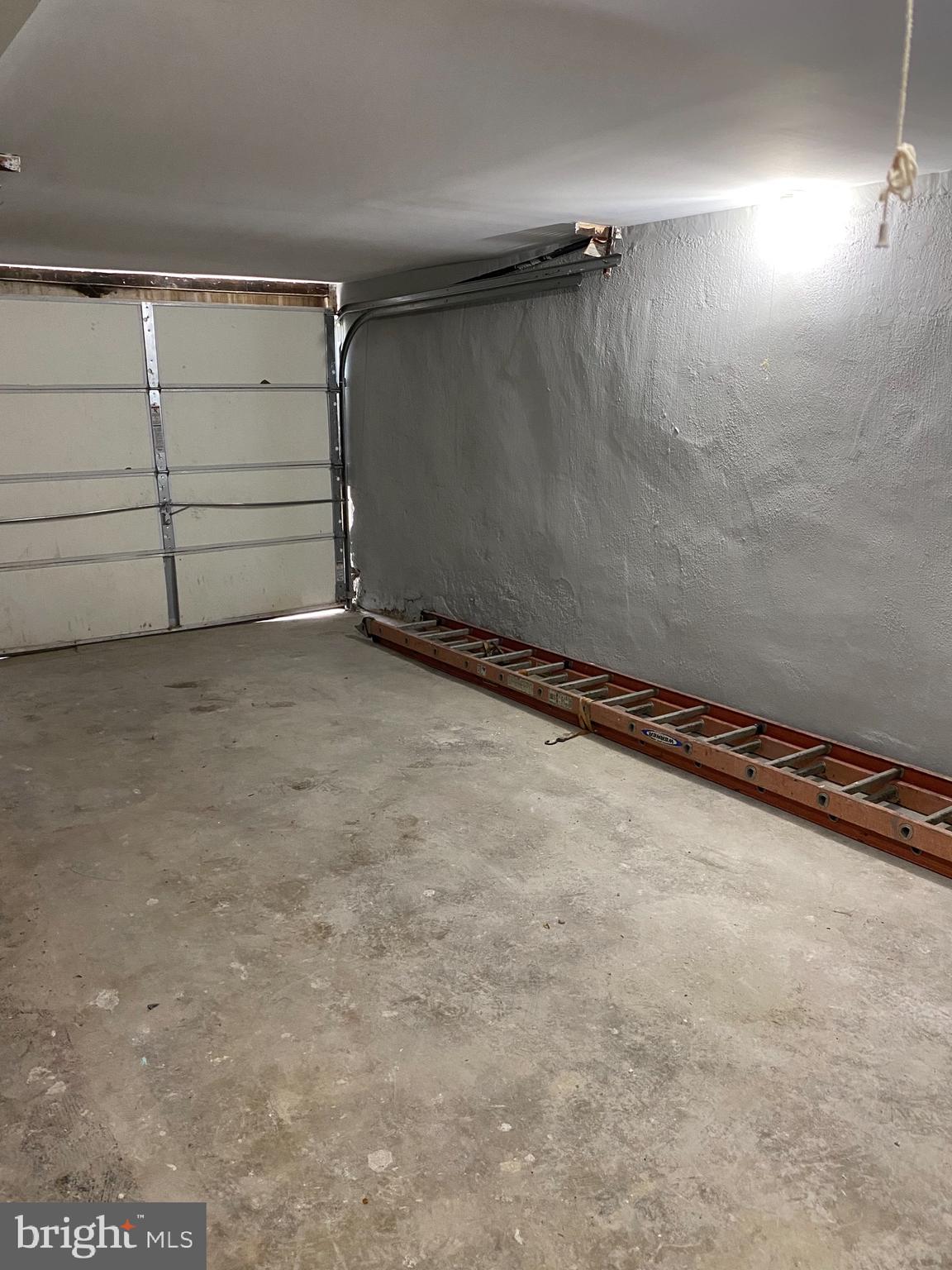 1385 Pennington Road Philadelphia, PA 19151 - Photo 15 of 23 Garage