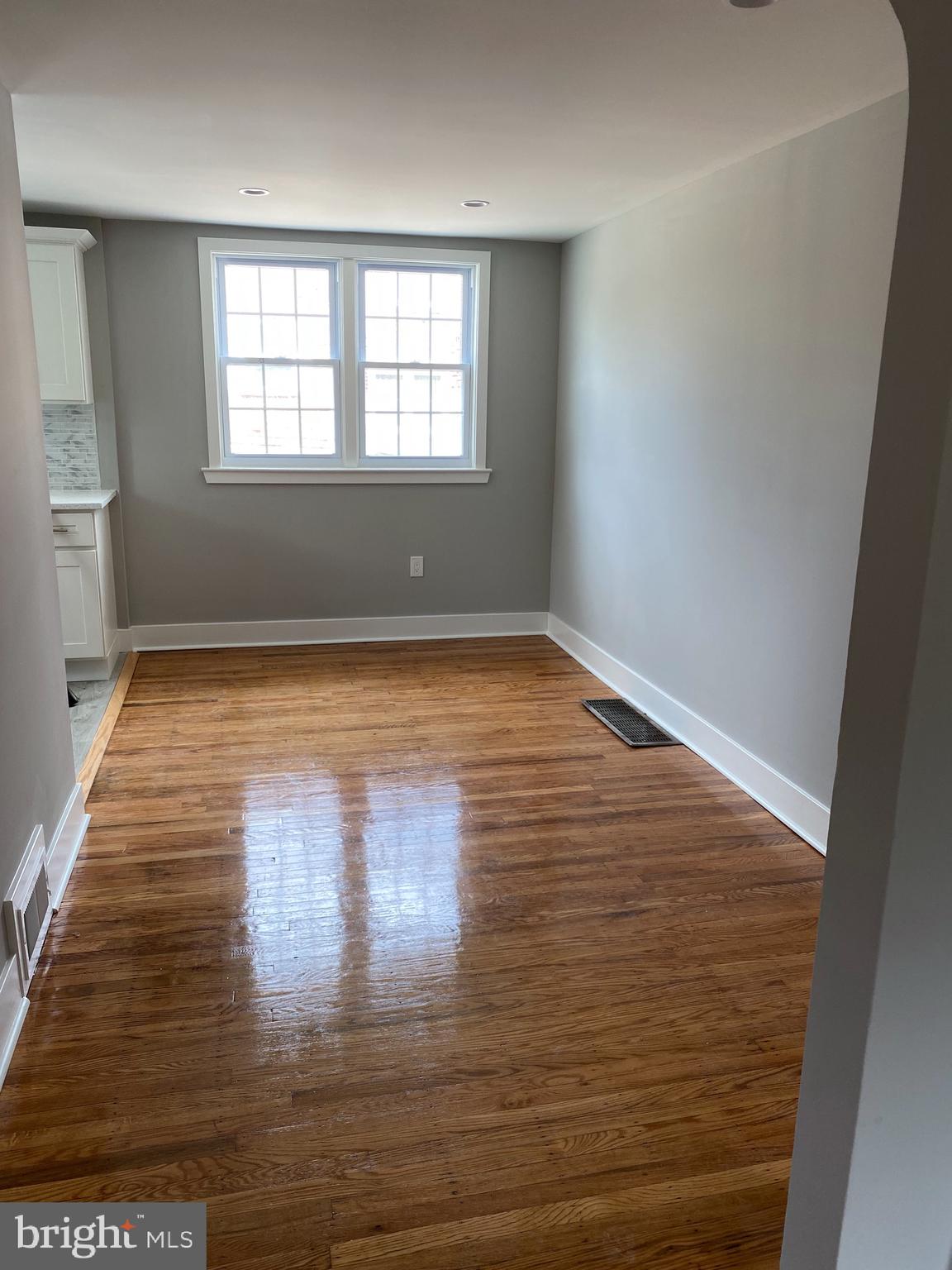 1385 Pennington Road Philadelphia, PA 19151 - Photo 6 of 23 Dining Area